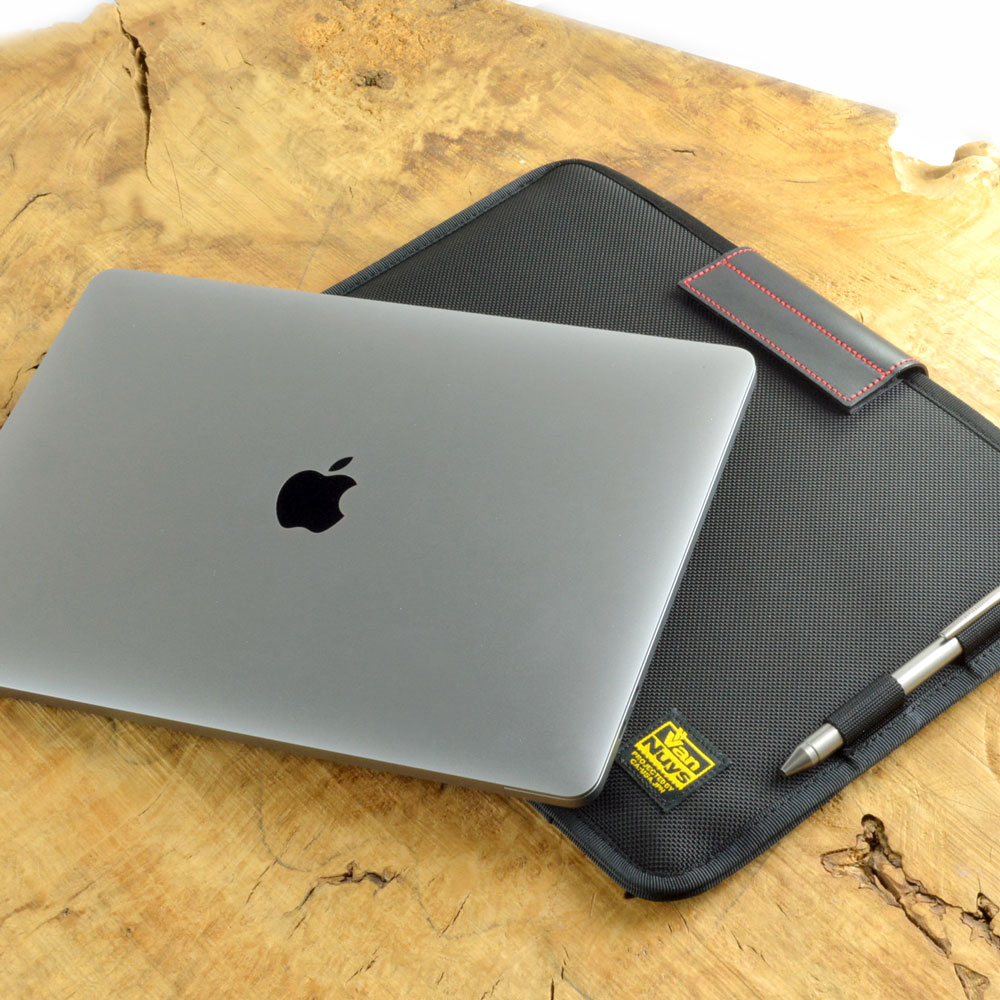 D784：MacBook Pro13インチ／ iPad Pro12.9インチ用ケース
