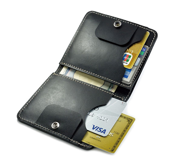 D838：外側にもカードケースを装備、 キャッシュレス時代の 胸ポケットに入る多機能薄型コンパクトウォレット （マネークリップ付き） 商品イメージ