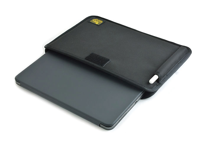 D946：iPad Pro 11インチ用 薄型キャリングケース (ペンホルダー付き) 商品イメージ