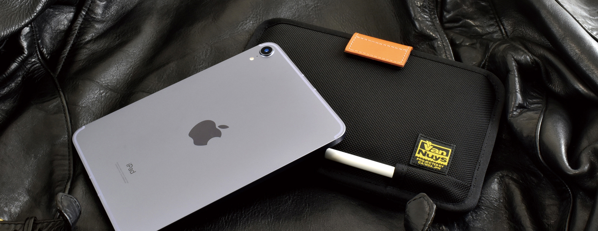 E042：iPad mini6用薄型キャリングケース＜Apple Pencilホルダー付き＞