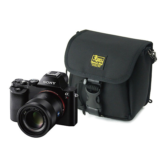C495：ミラーレス一眼など、 小さめのデジタルカメラ用 キャリングケース／Type-B 商品イメージ