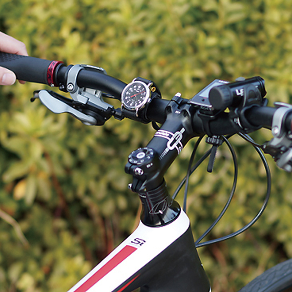 C562：自転車やバイクのハンドル用 くるっと回らない滑り止め付き 時計ホルダー 商品イメージ