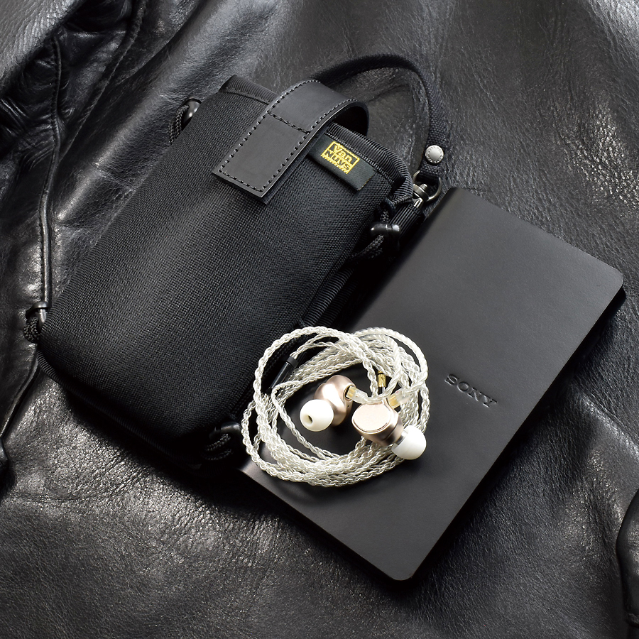 E315：E313専用ふわふわイヤフォンケース | バンナイズ | 鞄はやっぱり 