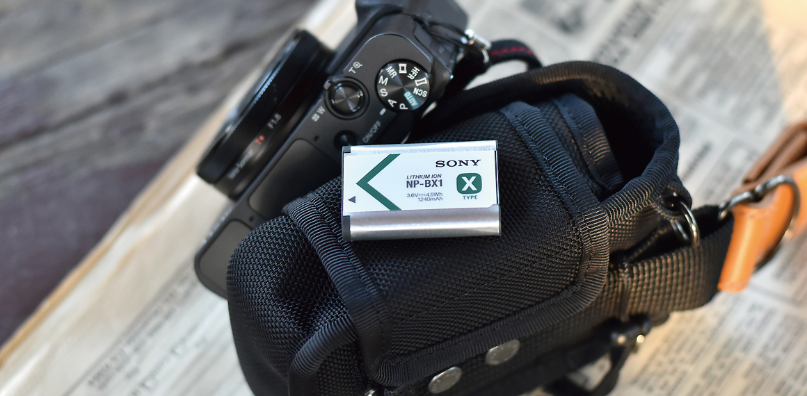 E499,E500：予備バッテリーケース付き GR3、サイバーショットRX100、などの レンズと液晶をカードで保護する コンパクトデジタルカメラ用 キャリングケース 商品イメージ