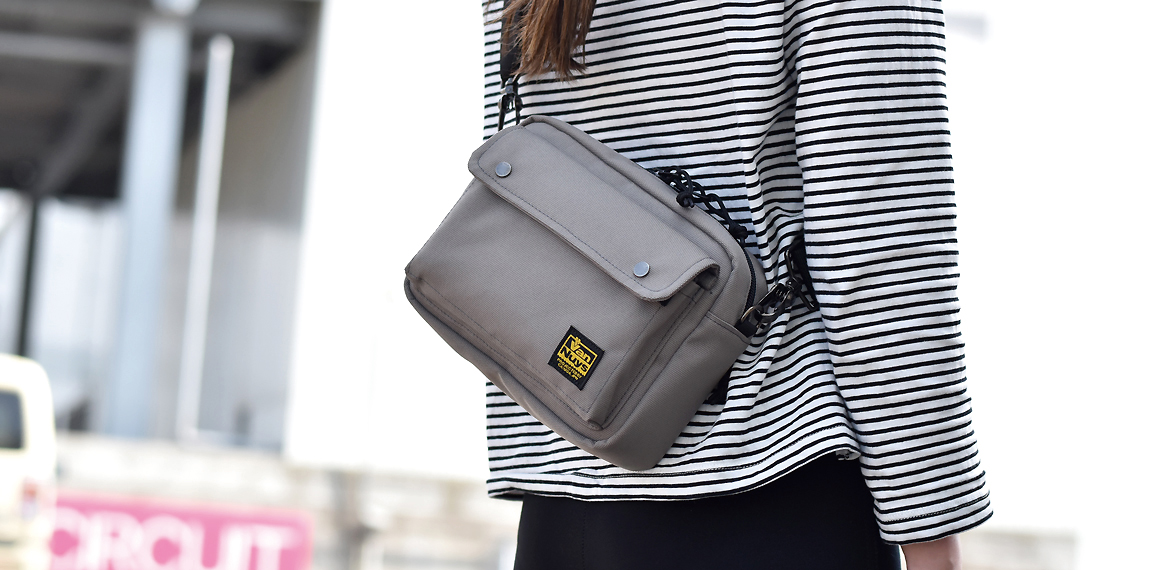 E595-EC-LIGY:Street Sling Bag/Flap Type-B(斜め掛けにしても外しやすい バックル付き 2WAYショルダーベルト付属) 商品イメージ