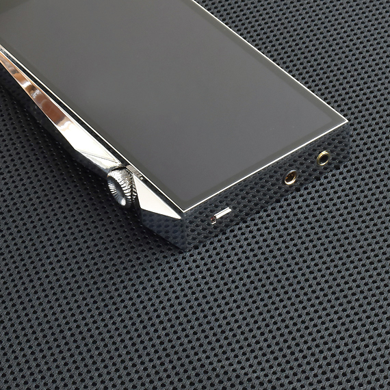 E605：Astell&Kern A&ultima SP4000用 完全無欠の縦型キャリングケース 商品イメージ