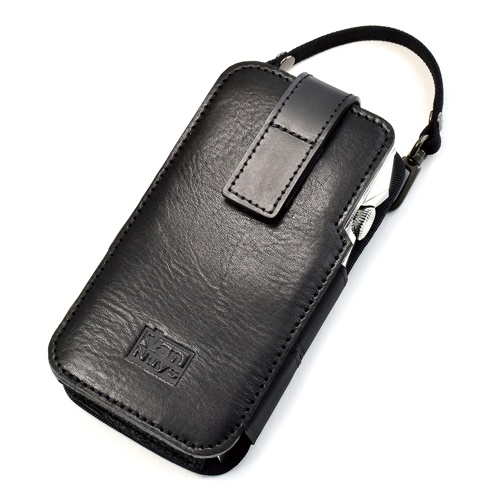 Astell&Kern A&ultima SP4000用
完全無欠の縦型キャリングケース
＜プレミアムモデル＞
（ビンテージブラック）
価格：OPEN PRICE

日本国内価格：¥19,800
日本国内販売価格（税込）：¥21,780
＜重要／Important＞日本国内以外の店頭及びWEBでの販売価格は、販売国個別の税や輸出入諸費用などが発生するため、各国の法に基づく規定や為替変動などの諸事情を考慮し、取り扱い国の販売代理店や小売店が適切に決定します。