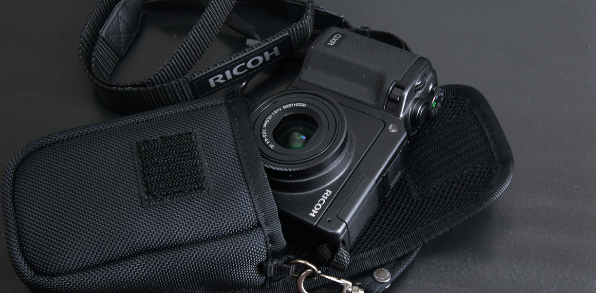 B145：RICOH GXR用キャリングケース／縦型（帆布のバッグ用ストラップ付き） 商品説明1
