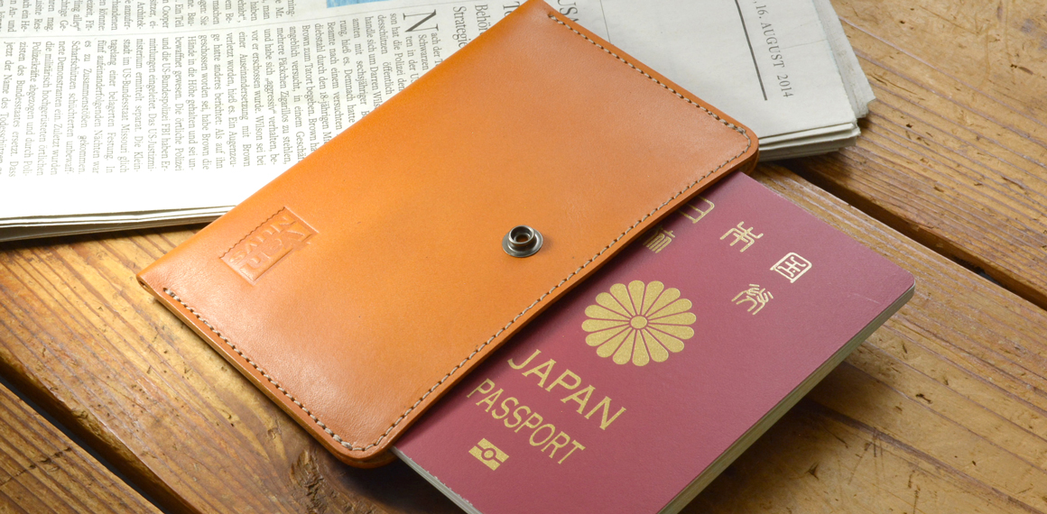 D556,D557：ぬめ革のパスポートケース 商品説明1