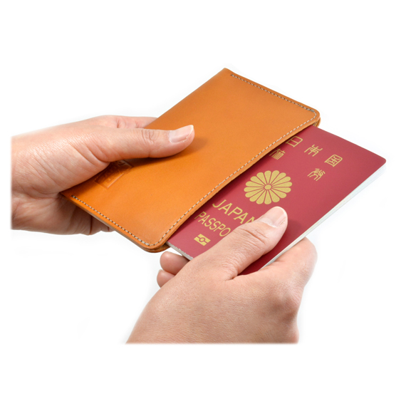 D556,D557：ぬめ革のパスポートケース 商品イメージ