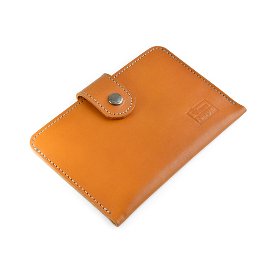 D556,D557：ぬめ革のパスポートケース 商品イメージ